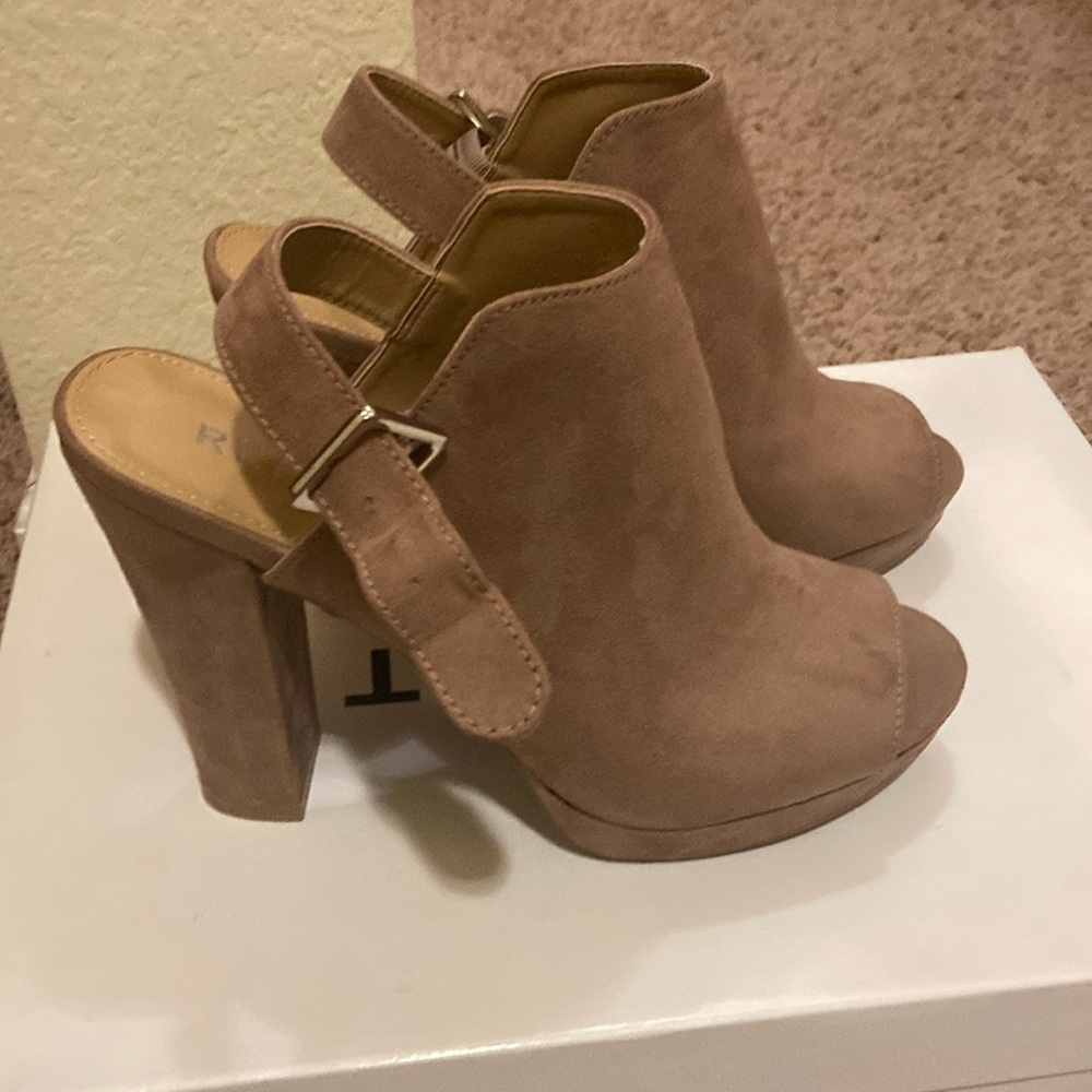 Brand new Taupe peep toe Report size 9